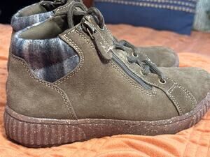 Clark Collection Bootie Boot Lace and Zipper Closure Green Size 5.5
